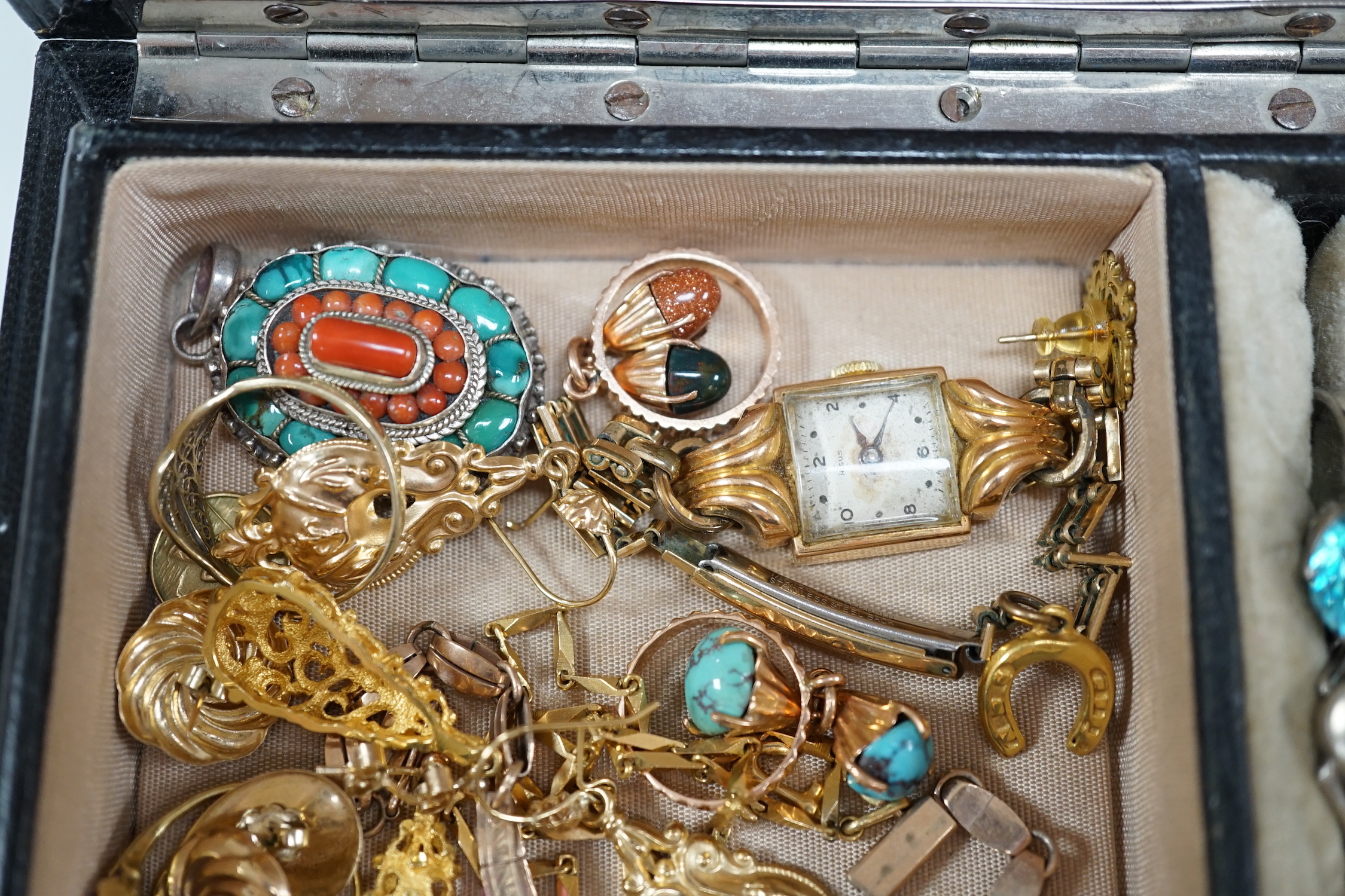 An interesting group of Victorian and later jewellery, including a pair of yellow metal chandelier drop earrings, pair of 9ct gold pear shaped drop earrings, a yellow metal and graduated five stone diamond ring, size N,